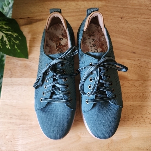 Traq by Alegria Magiq Platform Comfort  Slip Resistant Walking Sneaker 37/7 - Picture 2 of 10